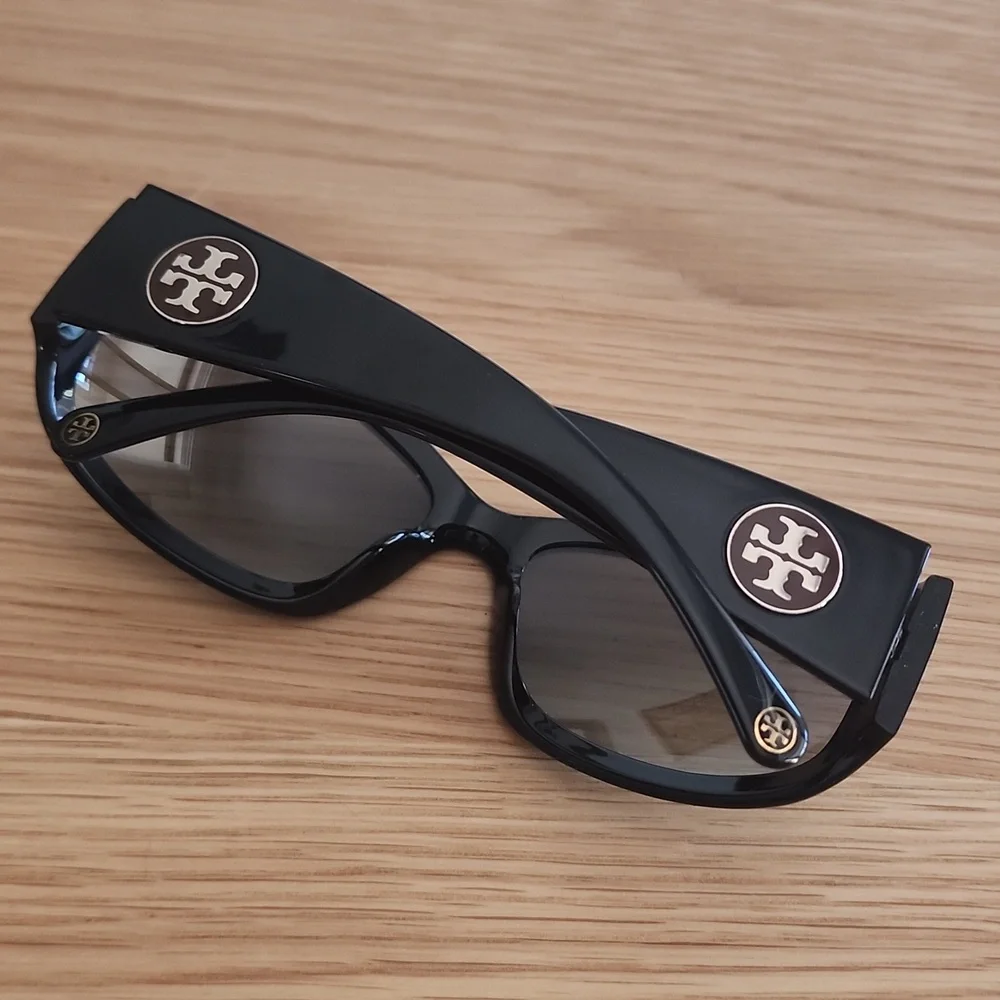 Tory Burch glasess excellent